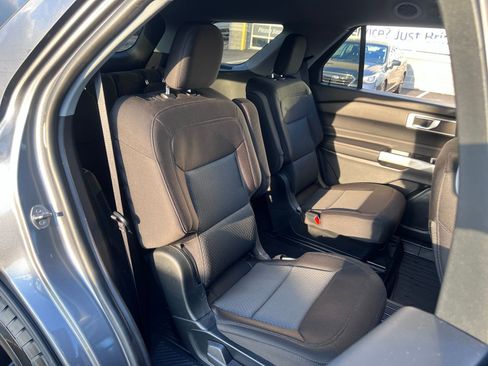 Used 2022 Ford Explorer XLT image 45