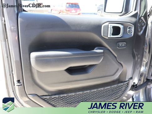 Used 2023 Jeep Wrangler Unlimited w/ Cold Weather Group AWD/4WD image 20