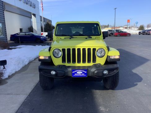 Used 2023 Jeep Wrangler Unlimited Sahara AWD/4WD image 3
