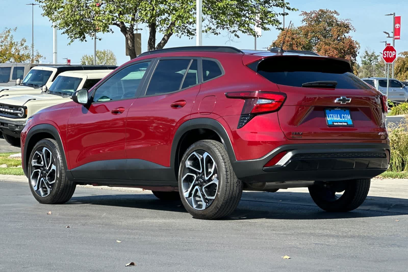 Used 2024 Chevrolet Trax RS w/ Sunroof Package FWD image 4