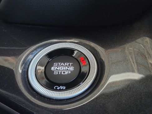 Used 2023 Jeep Grand Cherokee Altitude image 9