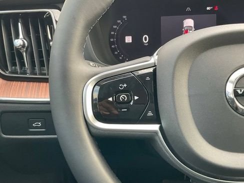 Certified 2024 Volvo XC60 B5 Plus w/ Protection Package Premier AWD/4WD image 22
