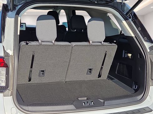 Used 2026 Ford Explorer Active RWD image 8