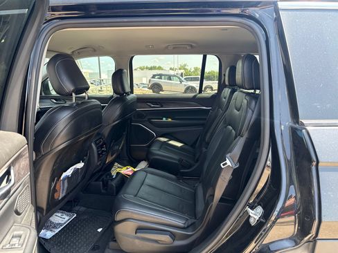 Used 2022 Jeep Grand Cherokee L Limited AWD/4WD image 9