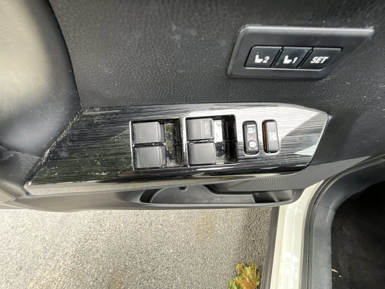 Used 2018 Toyota RAV4 Limited AWD/4WD image 4
