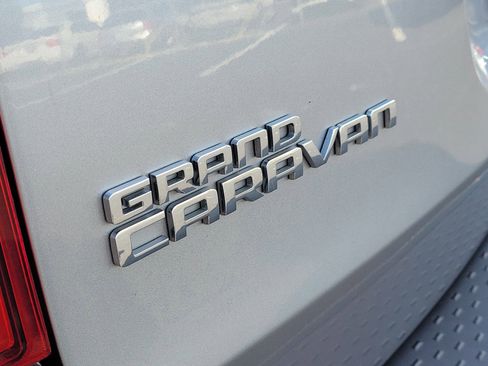 Used 2018 Dodge Grand Caravan SXT w/ Driver Convenience Group image 5