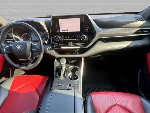 Used 2024 Toyota Highlander XSE FWD image 8