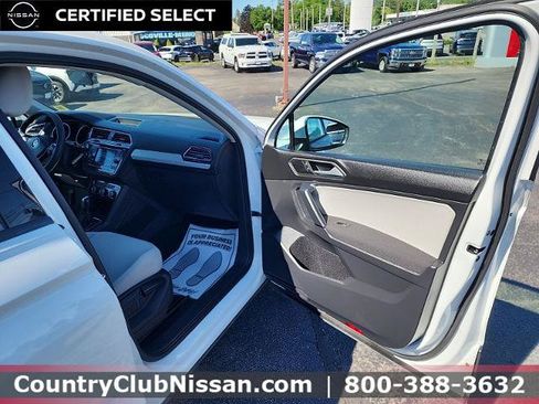 Used 2019 Volkswagen Tiguan S w/ 3rd Row Seat Package AWD/4WD image 28