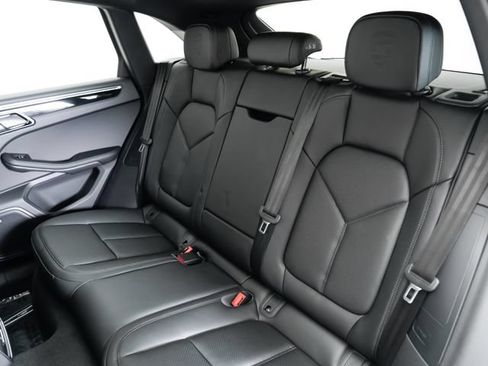 Certified 2026 Porsche Macan AWD/4WD image 27