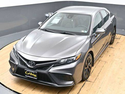 Used 2024 Toyota Camry SE image 39