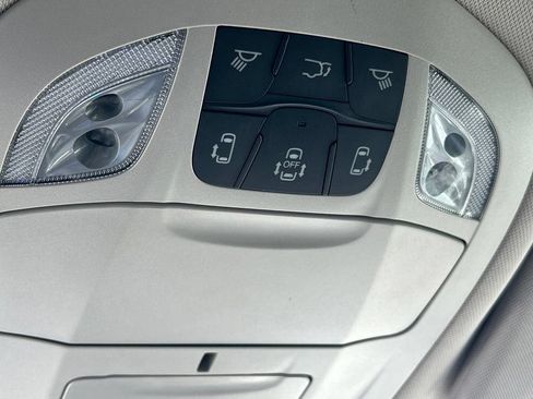 Used 2024 Chrysler Pacifica Touring-L FWD image 36
