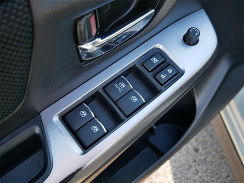 Used 2017 Subaru Crosstrek 2.0i Premium image 18