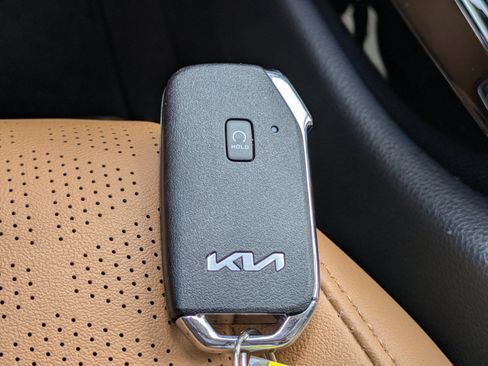 Certified 2024 Kia Seltos SX w/ SX Sunroof Package AWD/4WD image 31