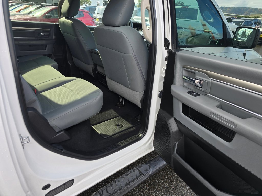 Used 2019 RAM 1500 Classic SLT AWD/4WD image 13