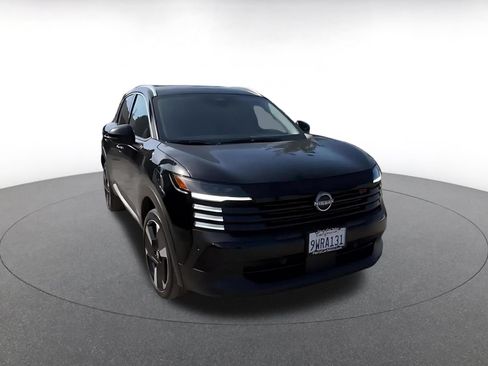 Used 2026 Nissan Kicks SR AWD/4WD image 3