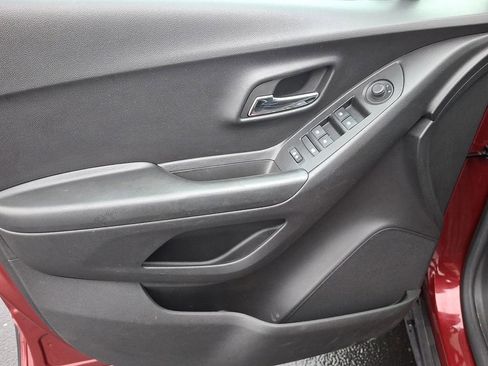 Certified 2022 Chevrolet Trax LT w/ LT Convenience Package image 13