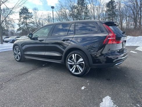 Certified 2025 Volvo V60 B5 Cross Country Plus image 6