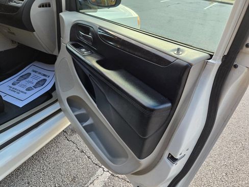 Used 2012 Dodge Grand Caravan SXT image 26