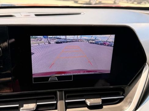 Used 2025 Chevrolet Trax RS FWD image 26