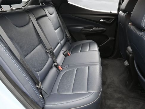 Used 2022 Chevrolet Bolt EUV LT w/ Convenience Package image 32