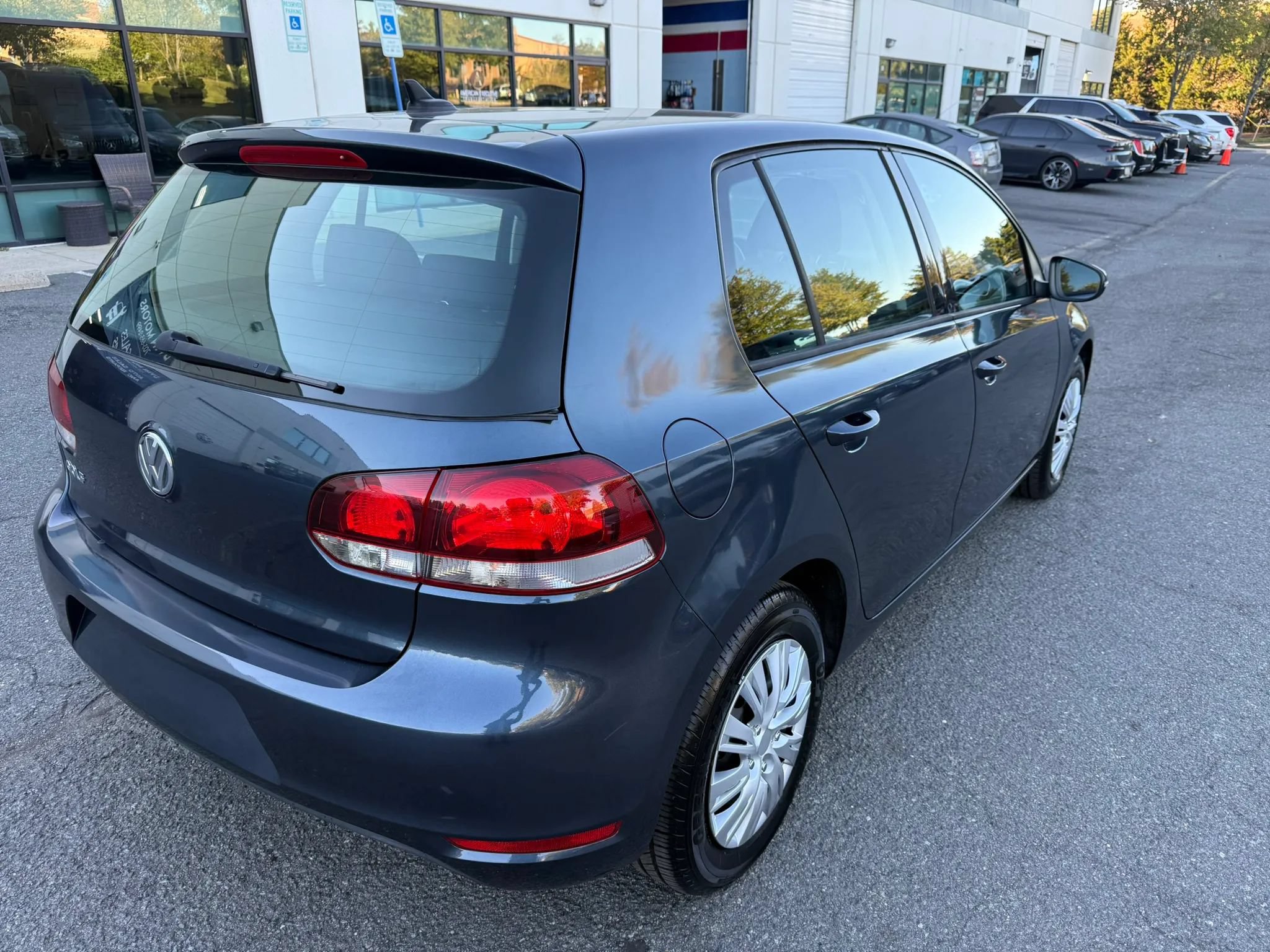 Used 2013 Volkswagen Golf 4-Door FWD image 4