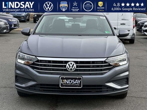 Used 2020 Volkswagen Jetta SE image 2