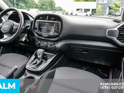 Used 2025 Kia Soul LX w/ LX Technology Package FWD image 24