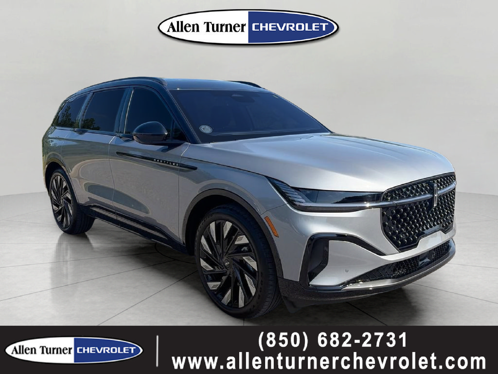 Used 2025 Lincoln Nautilus Reserve w/ Jet Appearance Package AWD/4WD image 1