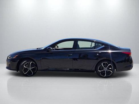 Used 2024 Nissan Altima 2.5 SR FWD image 7