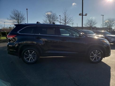 Used 2019 Toyota Highlander XLE image 12