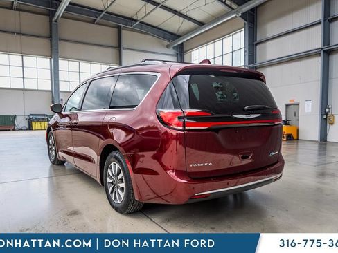 Used 2021 Chrysler Pacifica Touring-L FWD image 24