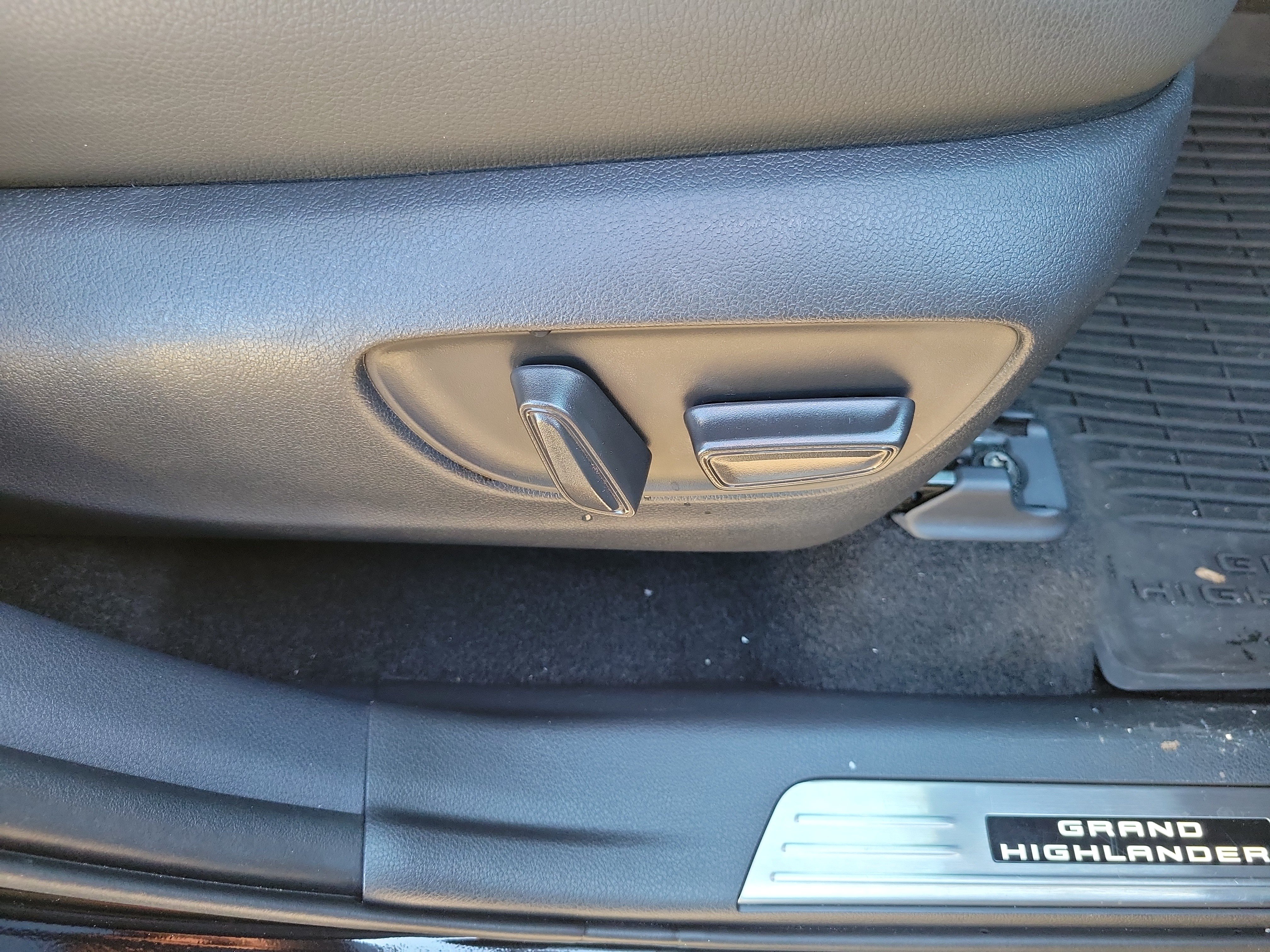 Used 2025 Toyota Grand Highlander AWD Hybrid image 9