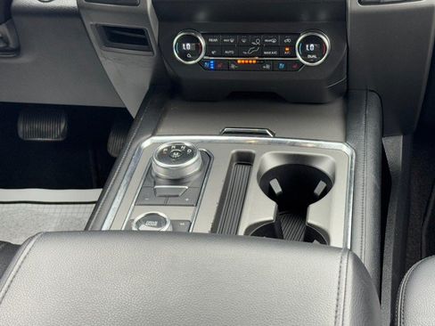 Used 2020 Ford Expedition XLT w/ Equipment Group 202A AWD/4WD image 15