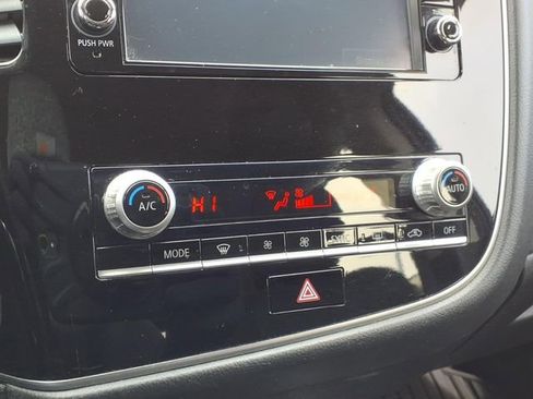 Used 2020 Mitsubishi Outlander ES image 17