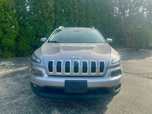 Used 2018 Jeep Cherokee Latitude w/ Cold Weather Group AWD/4WD image 3
