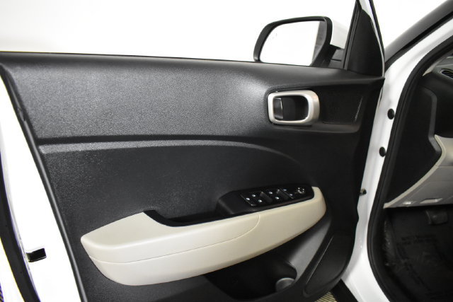 Used 2023 Hyundai Venue SEL w/ Cargo Package FWD image 7