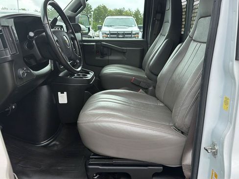 Used 2022 Chevrolet Express 2500 w/ Driver Convenience Package RWD image 10