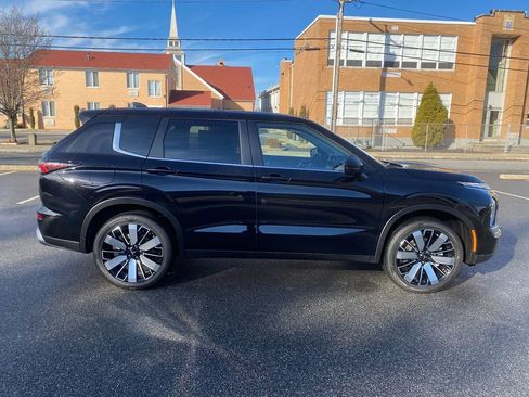 New 2025 Mitsubishi Outlander SE image 4
