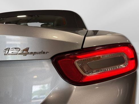 Used 2017 FIAT 124 Spider Classica RWD image 39