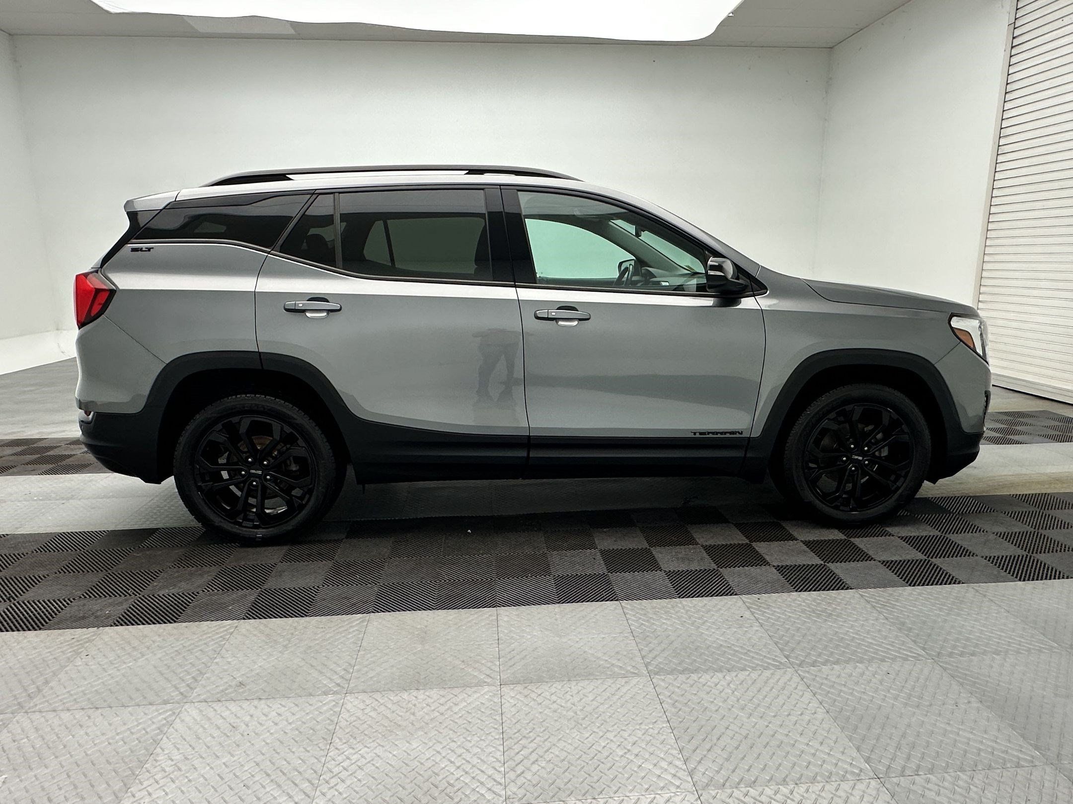 Certified 2020 GMC Terrain SLT w/ Preferred Package AWD/4WD image 8
