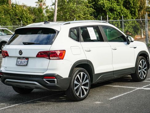 Used 2022 Volkswagen Taos SE FWD image 6