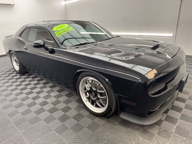Used 2016 Dodge Challenger SRT Hellcat RWD image 3