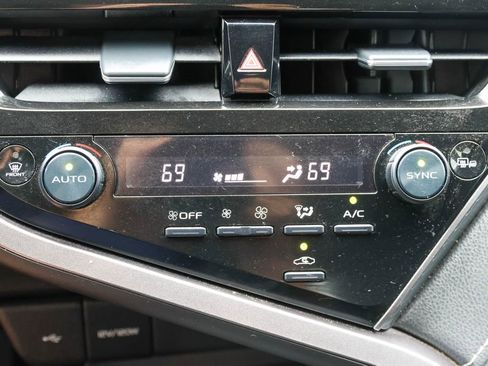 Used 2023 Toyota Camry SE FWD image 16