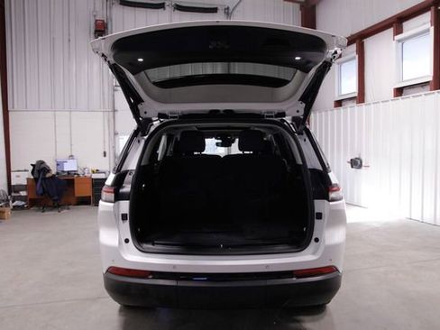 Used 2023 Jeep Grand Cherokee L Limited w/ Black Appearance Package image 22