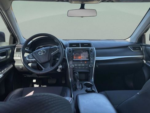 Used 2016 Toyota Camry SE w/ Moonroof Package FWD image 13