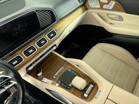 Used 2024 Mercedes-Benz GLS 450 4MATIC image 23