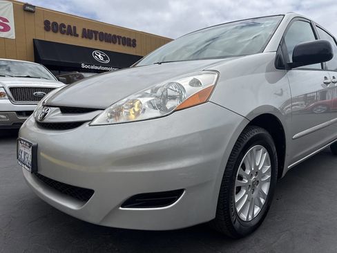 Used 2010 Toyota Sienna LE FWD image 37
