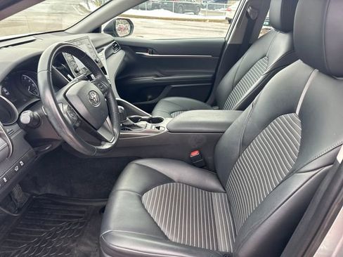 Used 2022 Toyota Camry SE image 9