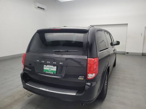 Used 2017 Dodge Grand Caravan SXT image 9