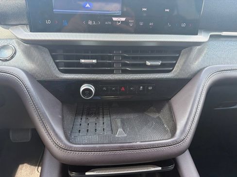 Used 2025 Ford Explorer Platinum w/ LUX Leather Package AWD/4WD image 20